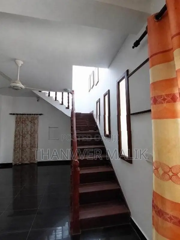කැලණිය කොපියාවත්ත පාරේ කාමර 7ක විශාල දෙමහල් නිවසක් විකිණීමට
