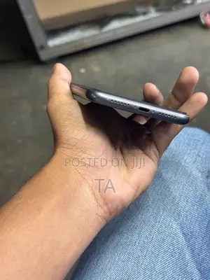 Apple iPhone 11 (Used)