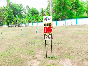 Commercial Land for Sale in Mellawagedara P1