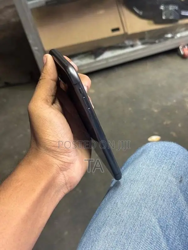 Apple iPhone 11 (Used)