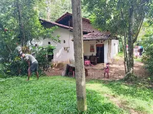 විහාර මාවත නැලිගම රාගම පර්චස් කොටස් විකිණීමට ඇත