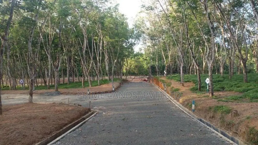 අහංගමට ලඟින් බිම් කොටස් කිහිපයක්