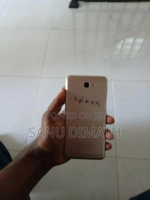 Samsung Galaxy J7 (Used)