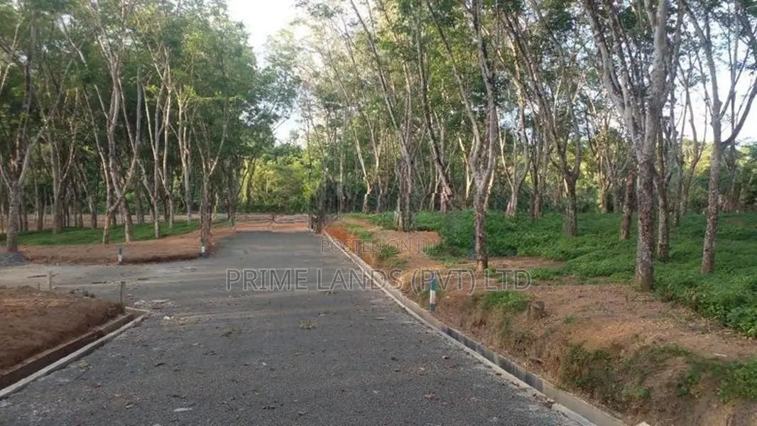 අහංගමට ලඟින් බිම් කොටස් කිහිපයක්