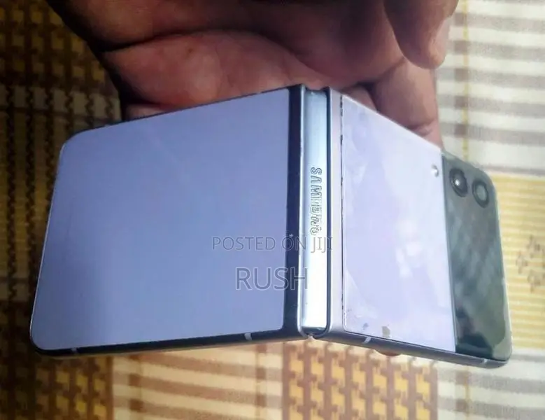 Samsung Galaxy Z Flip3 5G (Used)