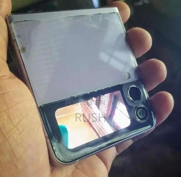 Samsung Galaxy Z Flip3 5G (Used)