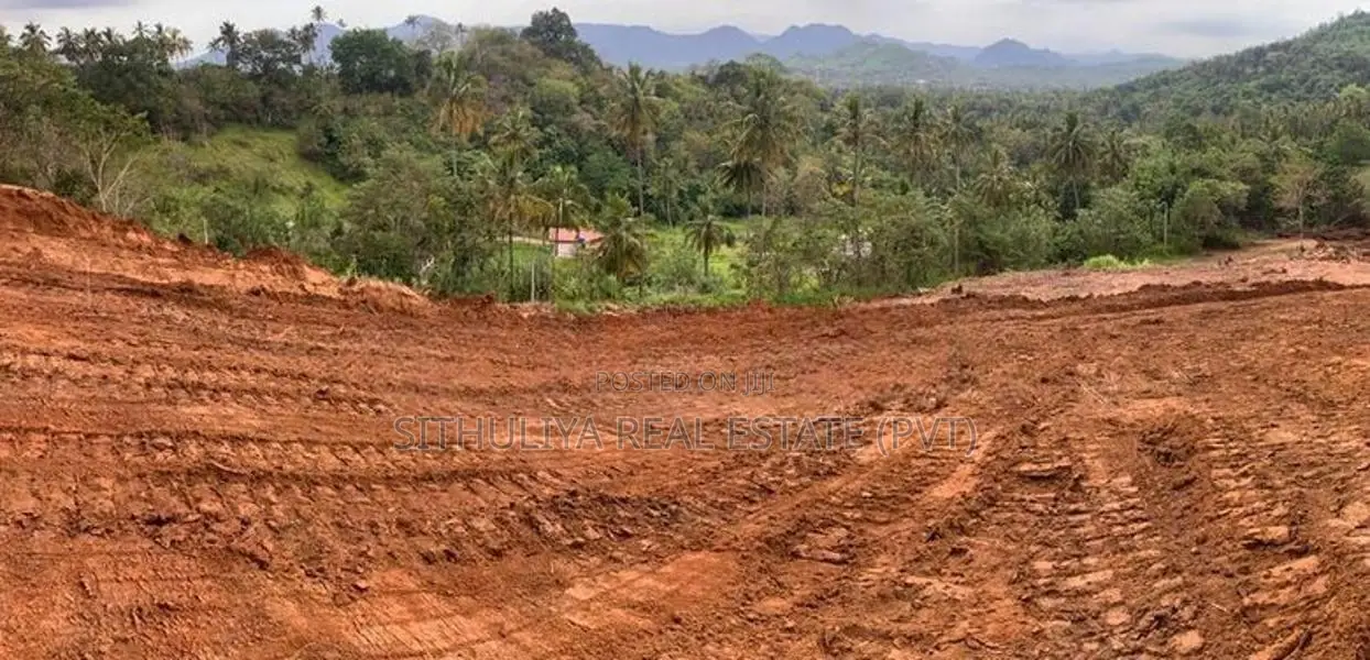 නුවර පාරට මීටර් 500 යි පිලැස්ස ඉඩම් කොටස්