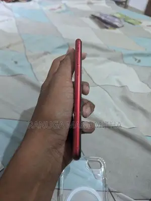 Apple iPhone SE 2 Red edition (Used)