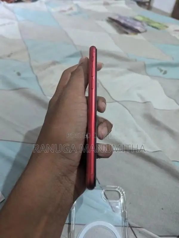 Apple iPhone SE 2 Red edition (Used)
