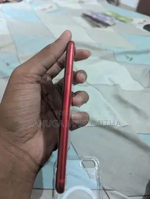 Apple iPhone SE 2 Red edition (Used)