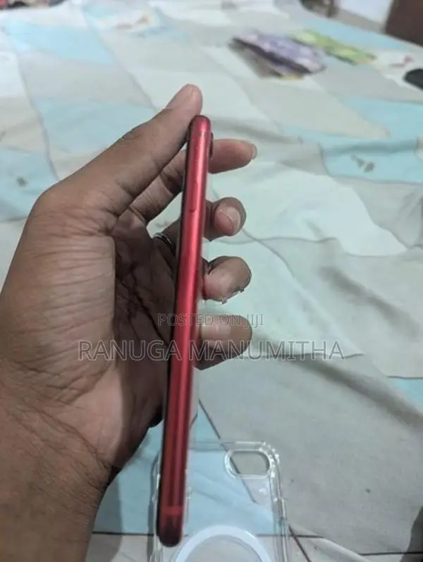 Apple iPhone SE 2 Red edition (Used)