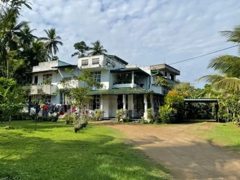 Spacious House with 40.3 Perches for Sale in Biyagama