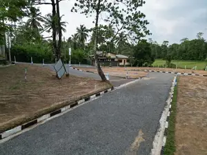 Colombo - Galagedara හයිලෙවල් පාරට ලගින්ම සුපිරි බිම්කොටස්