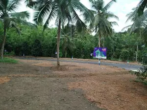 පොල්ගස්ඕවිට හන්දියට ආසන්නව බිම් කොටස් විකිණීමට