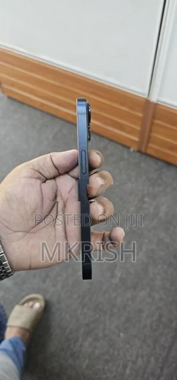 Apple iPhone 14 (Used)