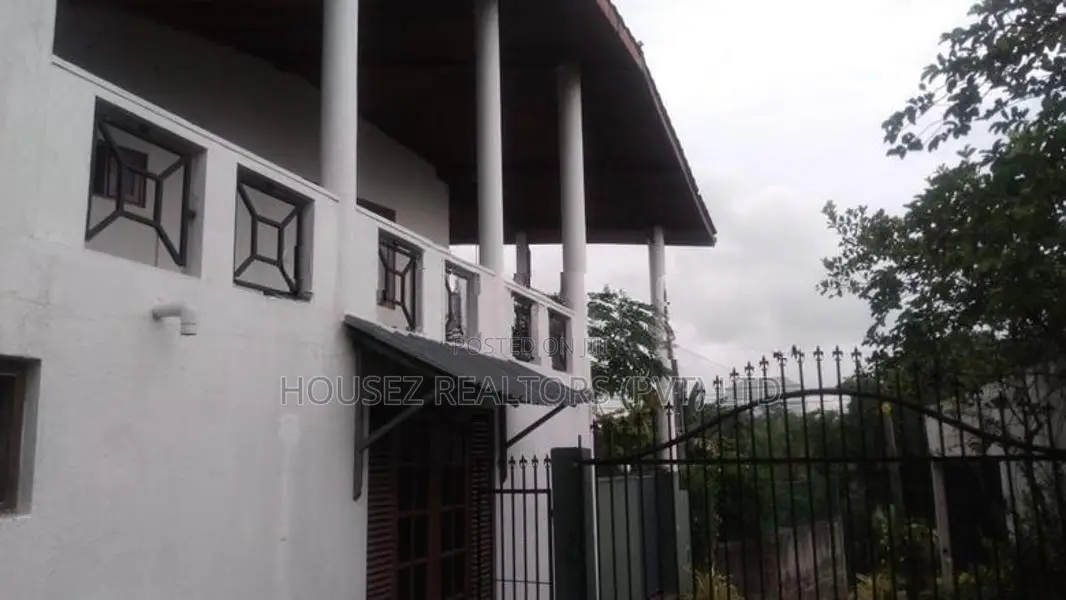 Spacious 5-Bedroom Two-Storey House for Sale Battaramulla