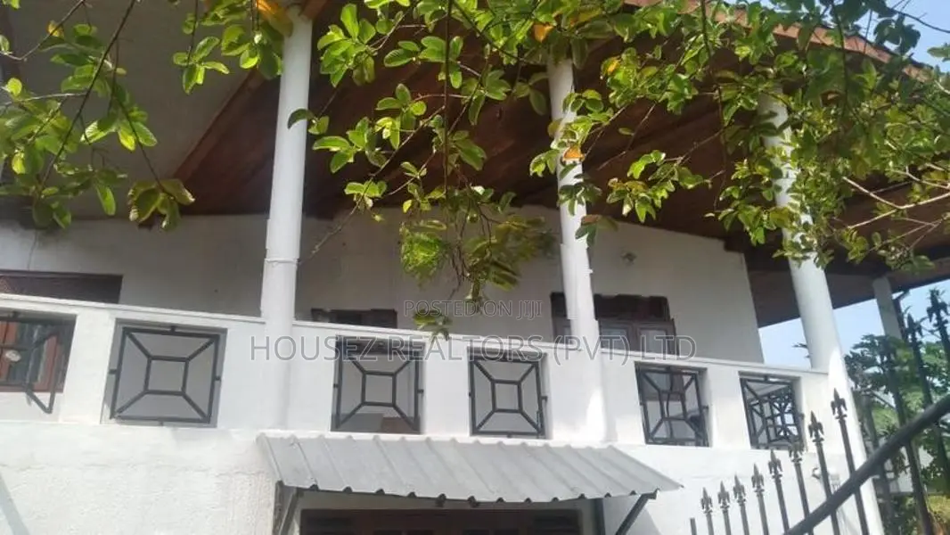 Spacious 5-Bedroom Two-Storey House for Sale Battaramulla