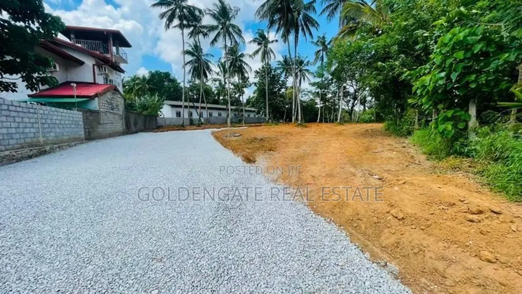 Yakkala Valuable Land for Sale in Kandy Road