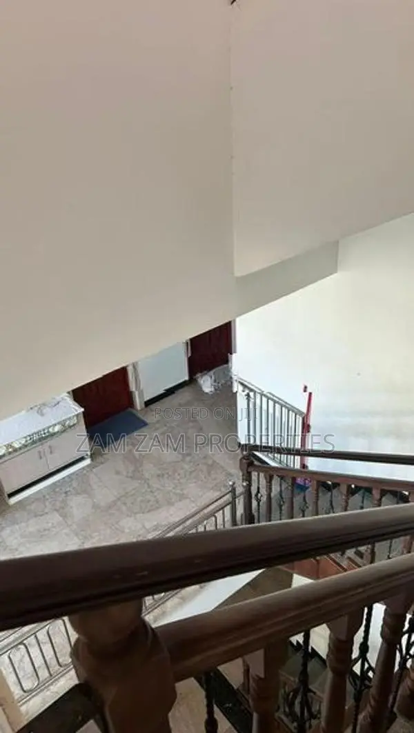 Three Story Building For Rent in Duplication Road Colombo 4