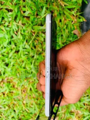 Apple iPhone SE 2 (Used)