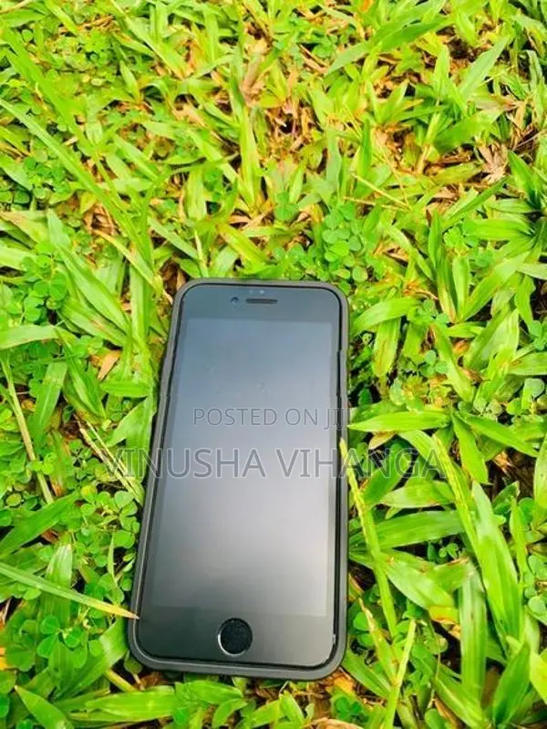 Apple iPhone SE 2 (Used)