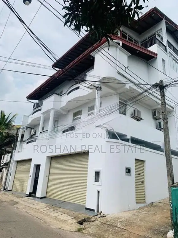 FOUR STORY LUXURY HOUSE FOR SALE BATTARAMULLA CHI2675