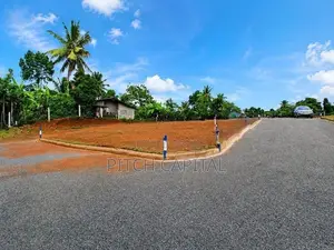 කළුතර නගරයෙන් සියළු පහසුකම් සහිත අගනා ඉඩමක්