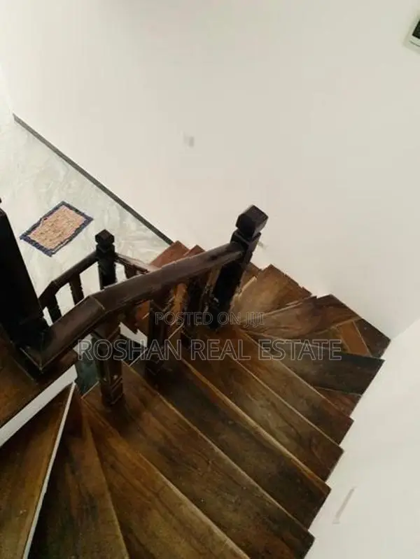 LUXURY 4 STORIED HOUSE FOR RENT BATTHARAMULLA CHI2676