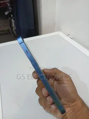 Apple iPhone 13 (Used)