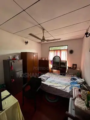 THREE UNITS HOUSE FOR SALE WATTARAPOLA MOUNT LAVANIA IB2684