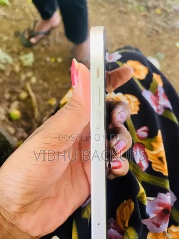 Apple iPhone 13 (Used)