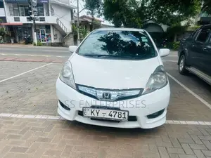 Honda Fit Shuttle 2012