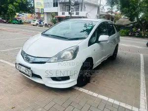 Honda Fit Shuttle 2012