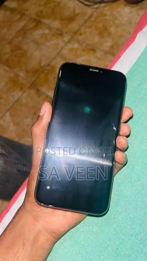 Apple iPhone XS (Used)