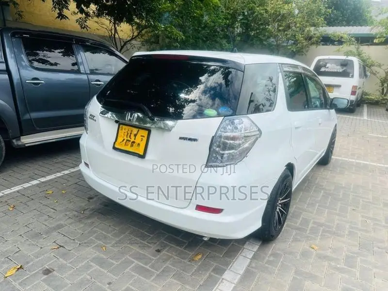 Honda Fit Shuttle 2012