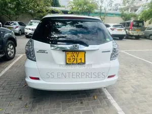 Honda Fit Shuttle 2012