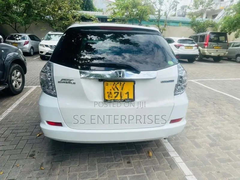 Honda Fit Shuttle 2012