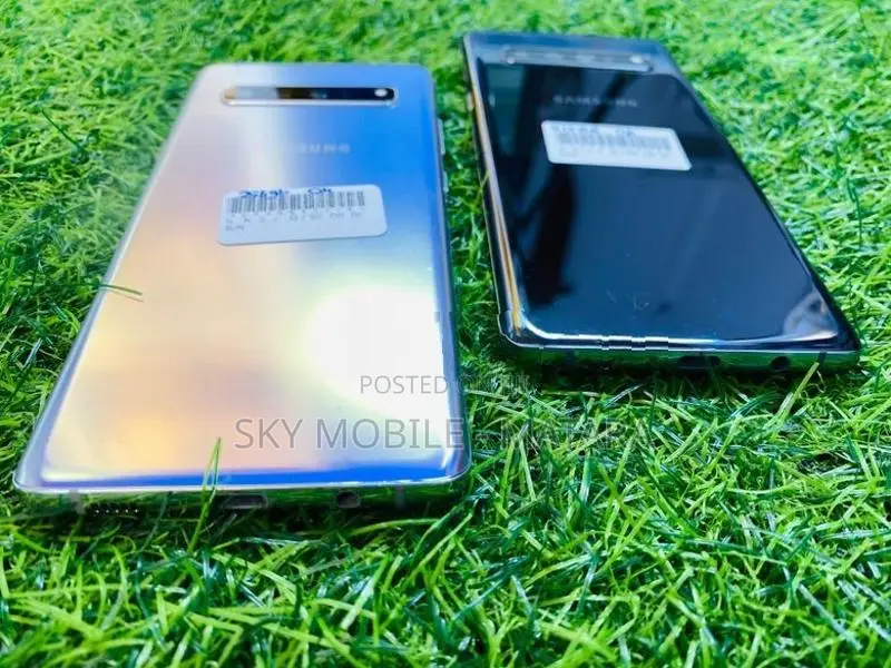 Samsung Galaxy S10 5G 8GB / 256GB (Used)