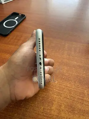 Apple iPhone SE 2 I phone (Used)