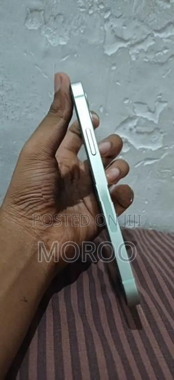 Apple iPhone 12 (Used)