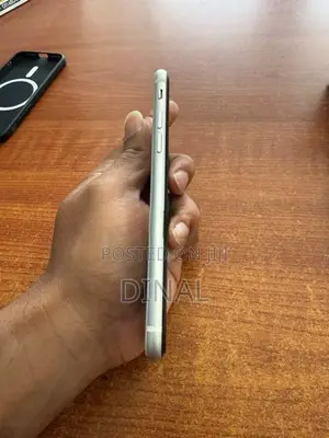 Apple iPhone SE 2 I phone (Used)