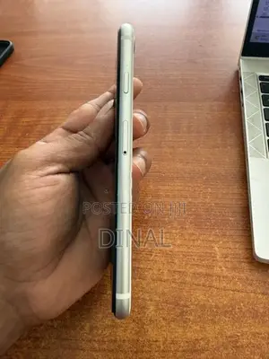 Apple iPhone SE 2 I phone (Used)