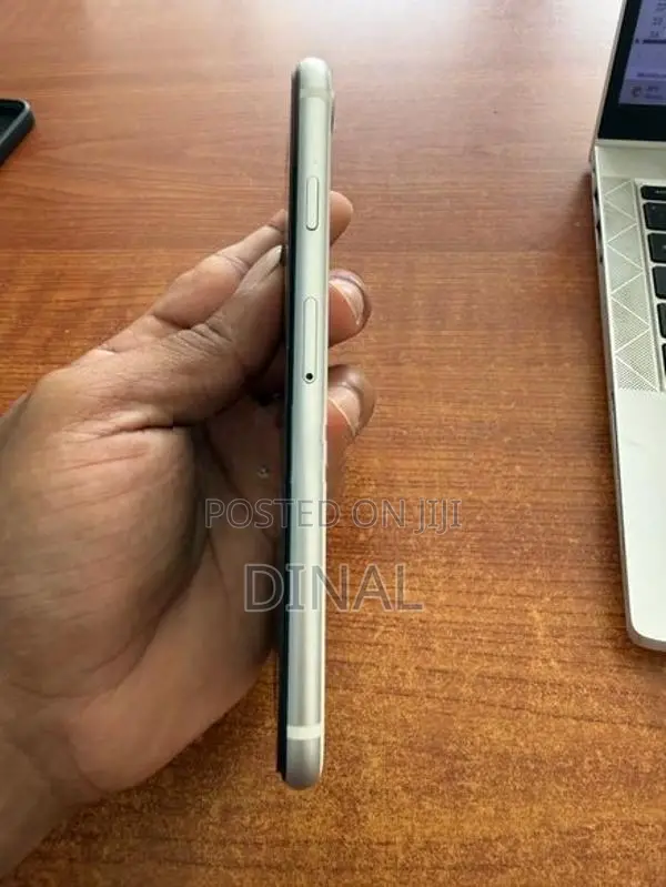 Apple iPhone SE 2 I phone (Used)