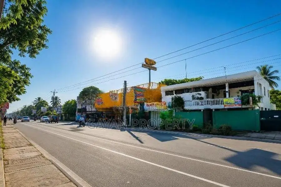 Prime Commercial Building for Sale High Level Road Homagama