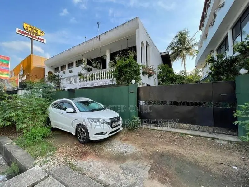Prime Commercial Building for Sale High Level Road Homagama