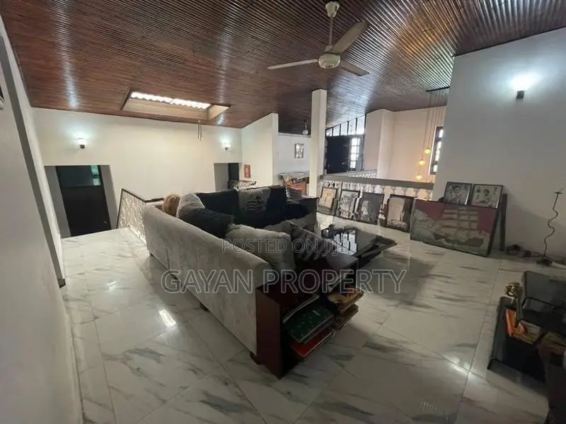 Prime Commercial Building for Sale High Level Road Homagama