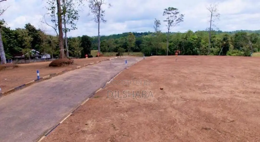 පදිංචියට කැකනදුර නගරයෙන් ඉඩම්