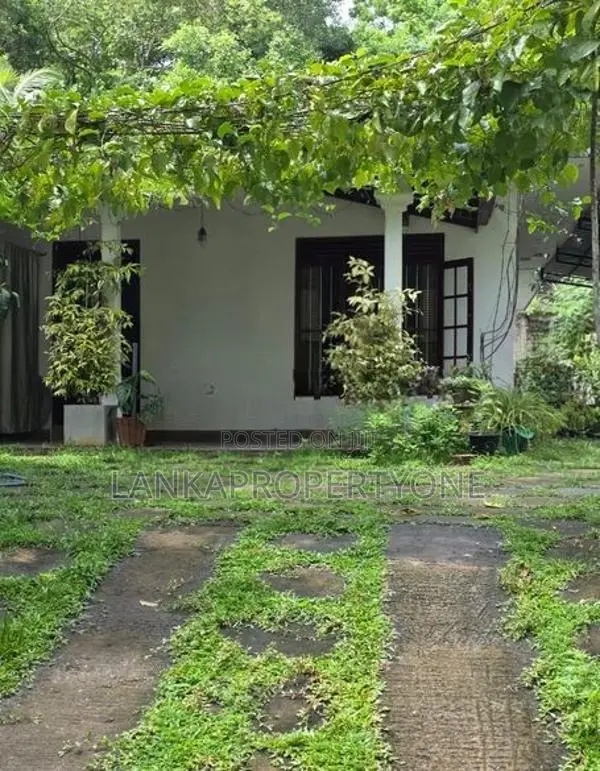 House for Sale at Hupugala