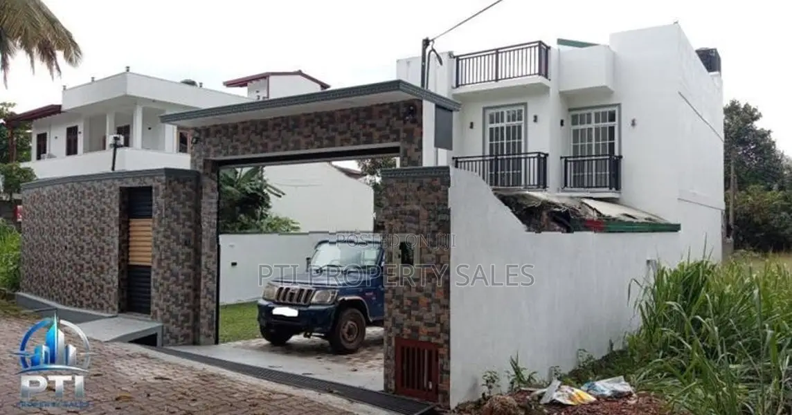 Modern Three-Story Luxury Home with Rooftop Retreat – Makandana
