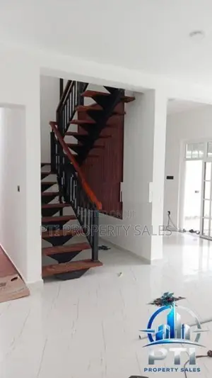Modern Three-Story Luxury Home with Rooftop Retreat – Makandana